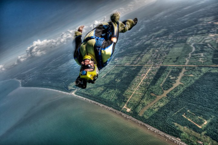 Skydiving everywhere in the world